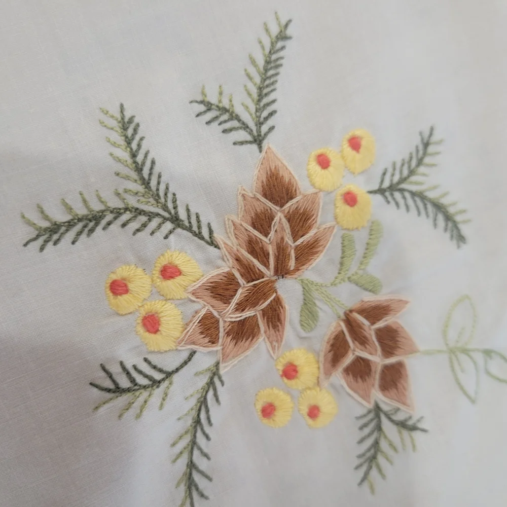 Vintage Table Linen Dresser Scarf ~ Embroidered Foliage~ Pinecones Berries